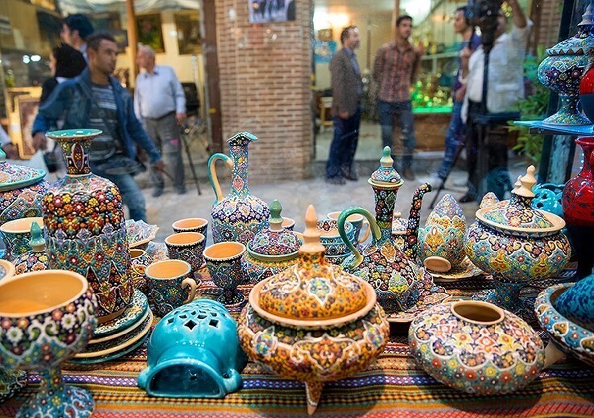 معاون صنایع‌دستی کشور از اعطای تسهیلات ۲۰ میلیون تومانی برای خرید صنایع‌دستی در کشور به‌منظور افزایش تقاضا و تشویق خرید صنایع‌دستی کشور خبر داد.