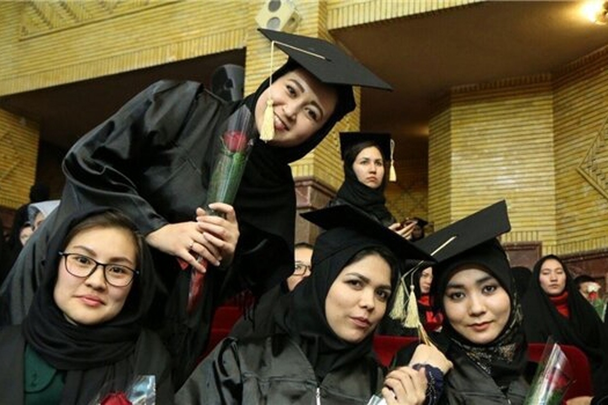 رسول موسوی معاون وزیر خارجه ایران در واکنش به دستور وزارت علوم مبنی بر منع تحصیل دانشجویان افغانستانی که کارت آمایش دارند گفت: با توضیح این وزارتخانه به وزارت علوم، دستور منع ثبت‌نام دانشجویان اهل افغانستان در دانشگاه‌های ایران اصلاح می‌شود.