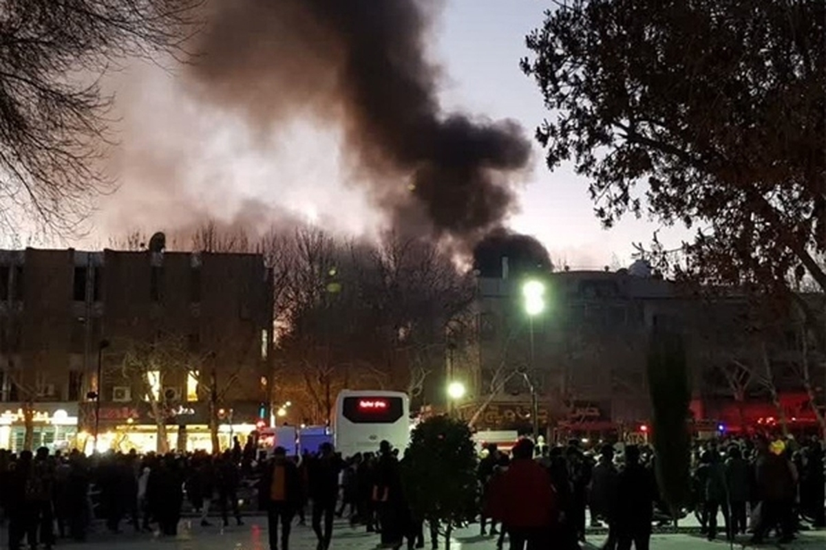 سخنگوی سازمان آتش‌نشانی و خدمات ایمنی شهرداری اصفهان از حریق گسترده در بازار آزادی اصفهان خبر داد.