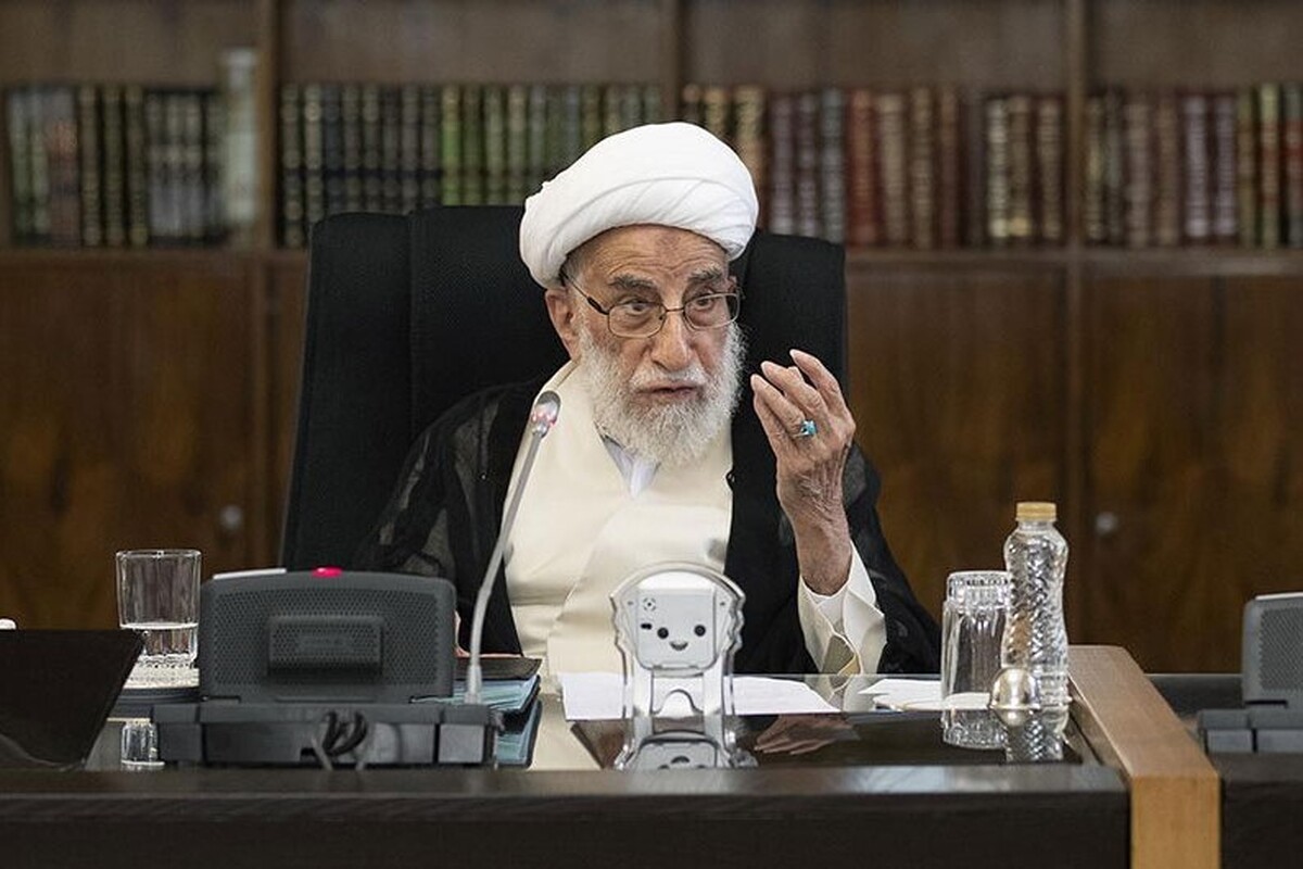 دبیر شورای نگهبان با بیان اینکه دشمنان تلاش دارند با جنگ روانی و بحرانی نشان دادن وضعیت اقتصادی کشور، جامعه را نگران کنند، گفت: در این وضعیت هوشیاری متولیان اقتصادی، اتخاذ تصمیمات صحیح و اطلاع‌رسانی درست و به موقع ضروری است.