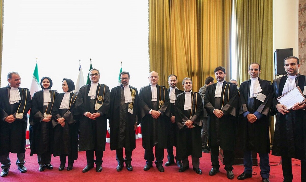 رئیس کانون وکلای خراسان با بیان اینکه کانون وکلا یک بازوی یاری‌دهنده به دادگستری برای اقامه عدالت است، گفت: به منظور اقامه کامل عدالت، استقلال کانون وکلا امری ضروری است.