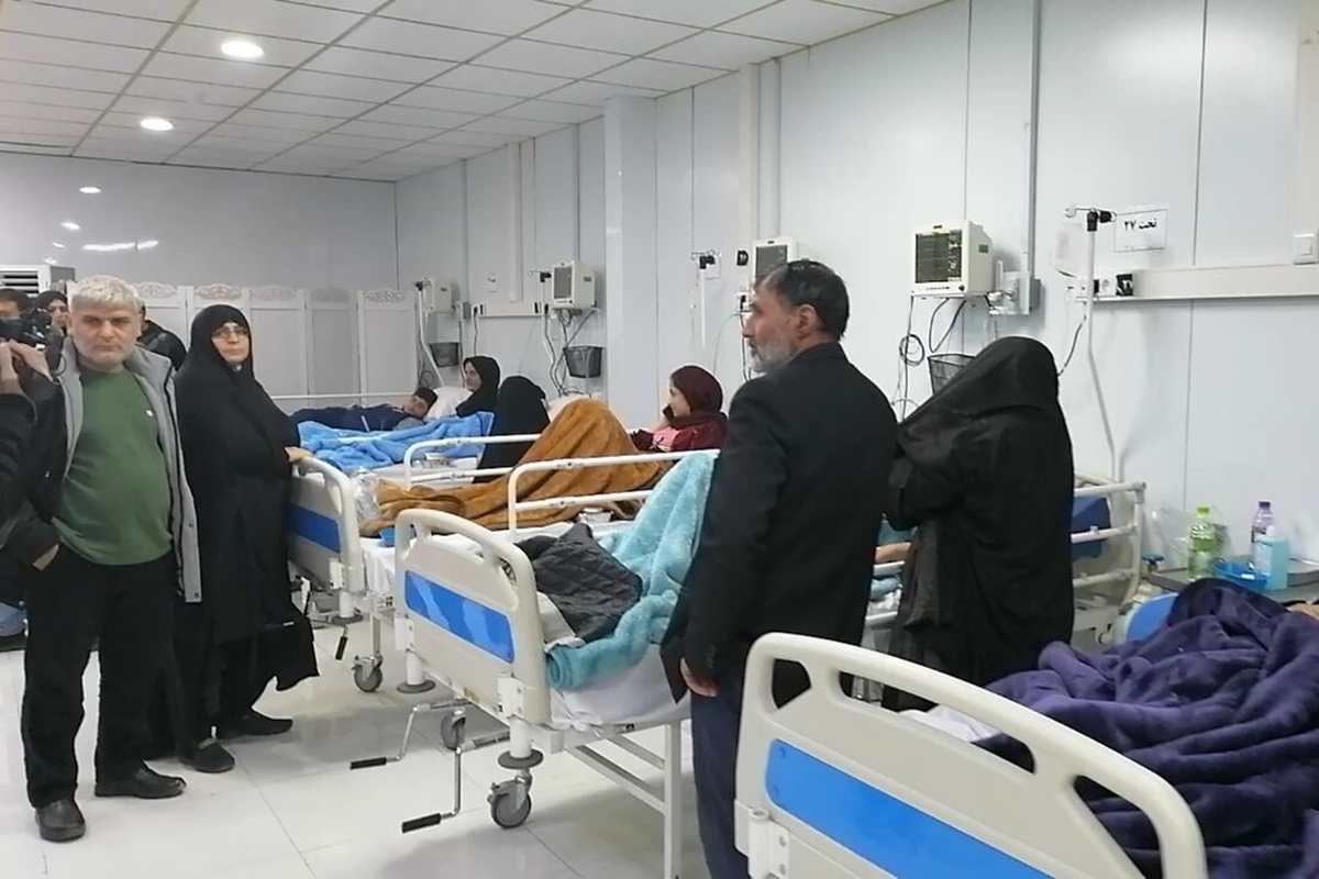 چند روزی است که خبر مربوط به مسمومیت دانش آموزان در شماری از شهرها توجه رسانه‌ها را به خود جلب کرده است. هرچند علت اصلی این مسمومیت مشخص نیست، اما خبرگزاری دولت سناریویی عجیب برای مسمومیت مدارس مطرح کرده است.