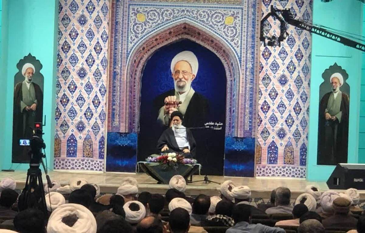 نماینده، ولی فقیه در استان خراسان رضوی با بیان اینکه غیرت دینی، اساسی‌ترین وجهه شخصیتی علامه مصباح بود، گفت: اندیشه این عالم ربانی بود که توانست مبانی فکری و فلسفی علامه طباطبایی و شهید مطهری را غنی‌سازی کند.