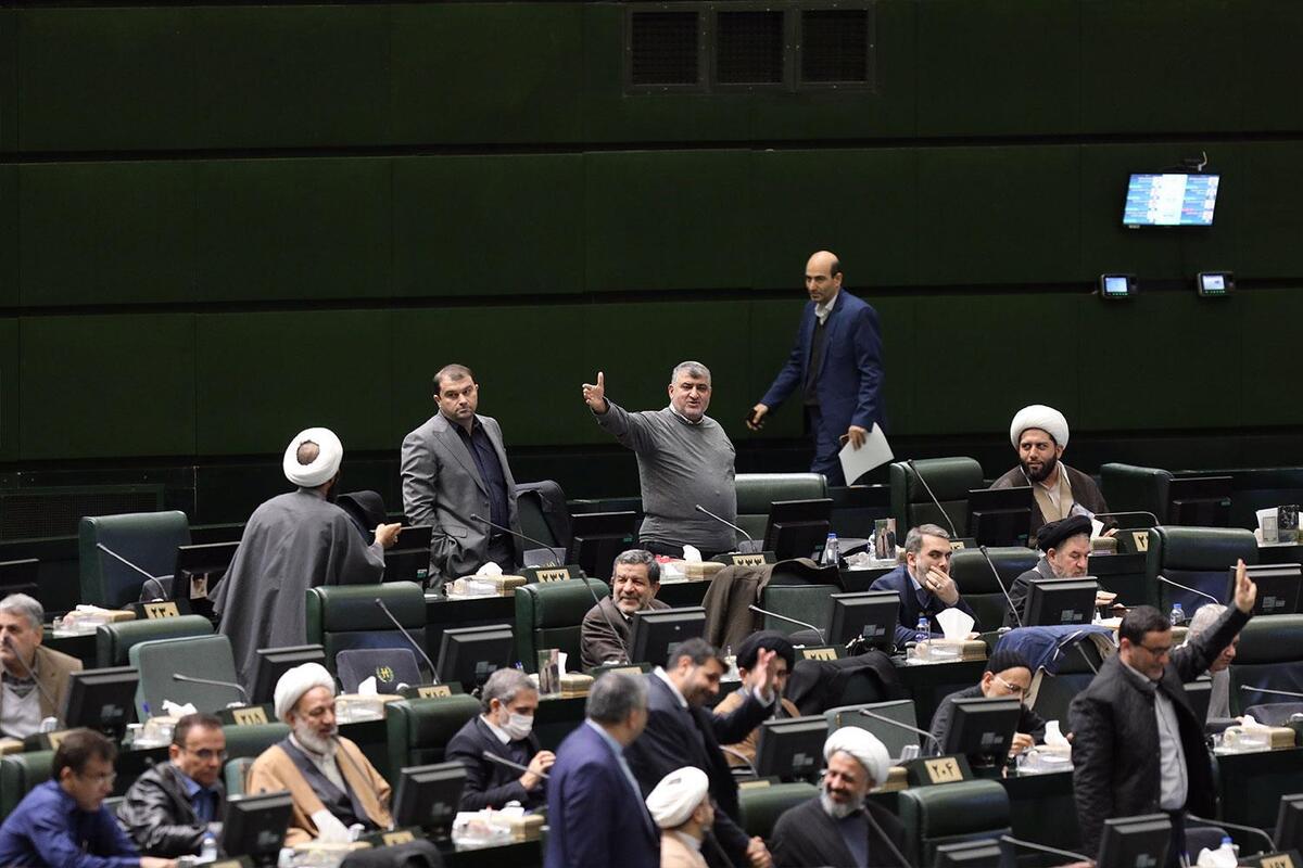 نمایندگان مجلس به دولت برای واگذاری شرکت‌های دولتی مهلت ۵ ماهه دادند.