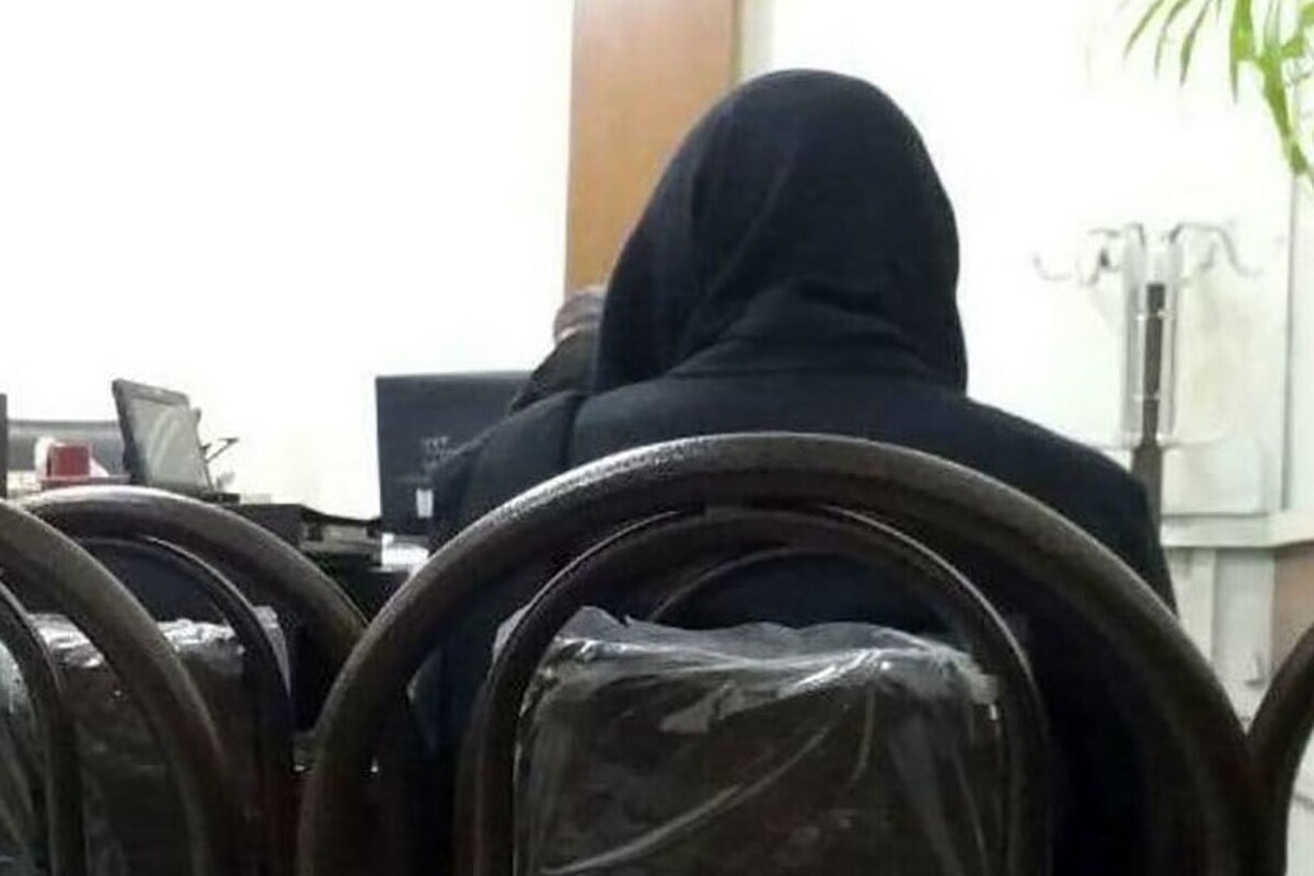 زن جوان می‌گوید پدر و مادرش بعد از طلاق، هیچ کدام او را نپذیرند و همین شروع بدبختی‌های‌اش بود.