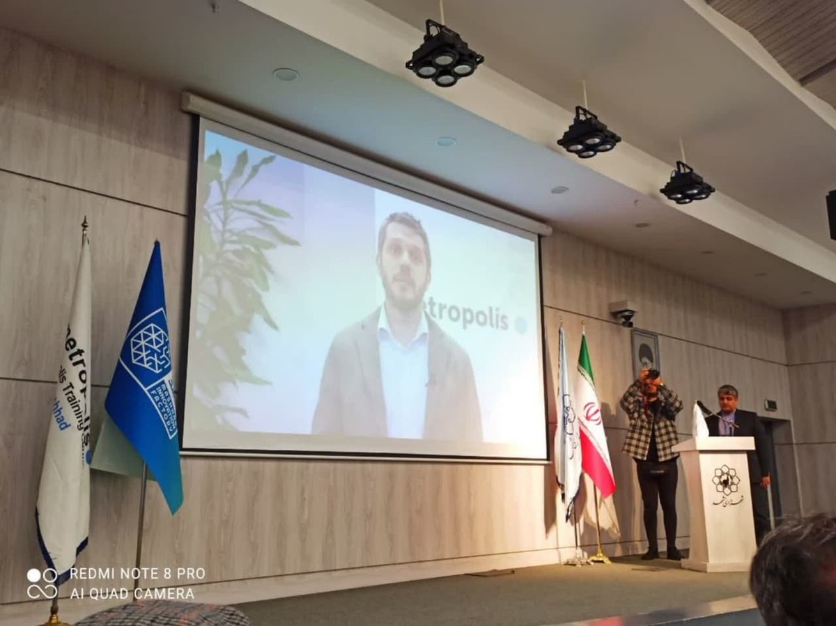 جردی واکوئر گفت: مشهد، دومین شهر بزرگ ایران و مرکز زیارتی جهانی، نقش مهمی در فعالیت‌های آموزشی به مدیران و مقامات شهری در آسیا به‌طور خاص در خاورمیانه داشته است.