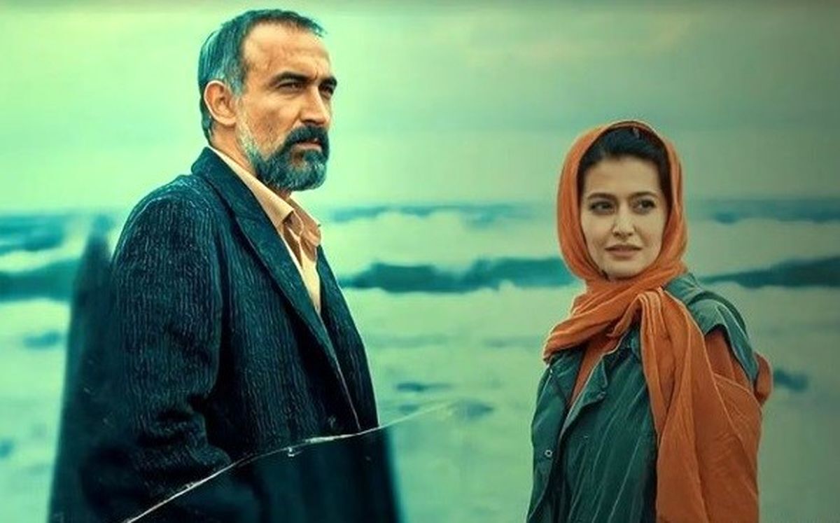 در قسمت ابتدایی فصل سوم سریال «پوست شیر»، تنش ماجرا‌ها تا حدی فروکش کرده و فضا احساسی‌تر شده، البته در این بین با به میان آمدن نام بازیگران جدید، گمانه‌زنی مخاطبان درباره رباینده ساحل به سمت‌وسوی دیگری رفته است.