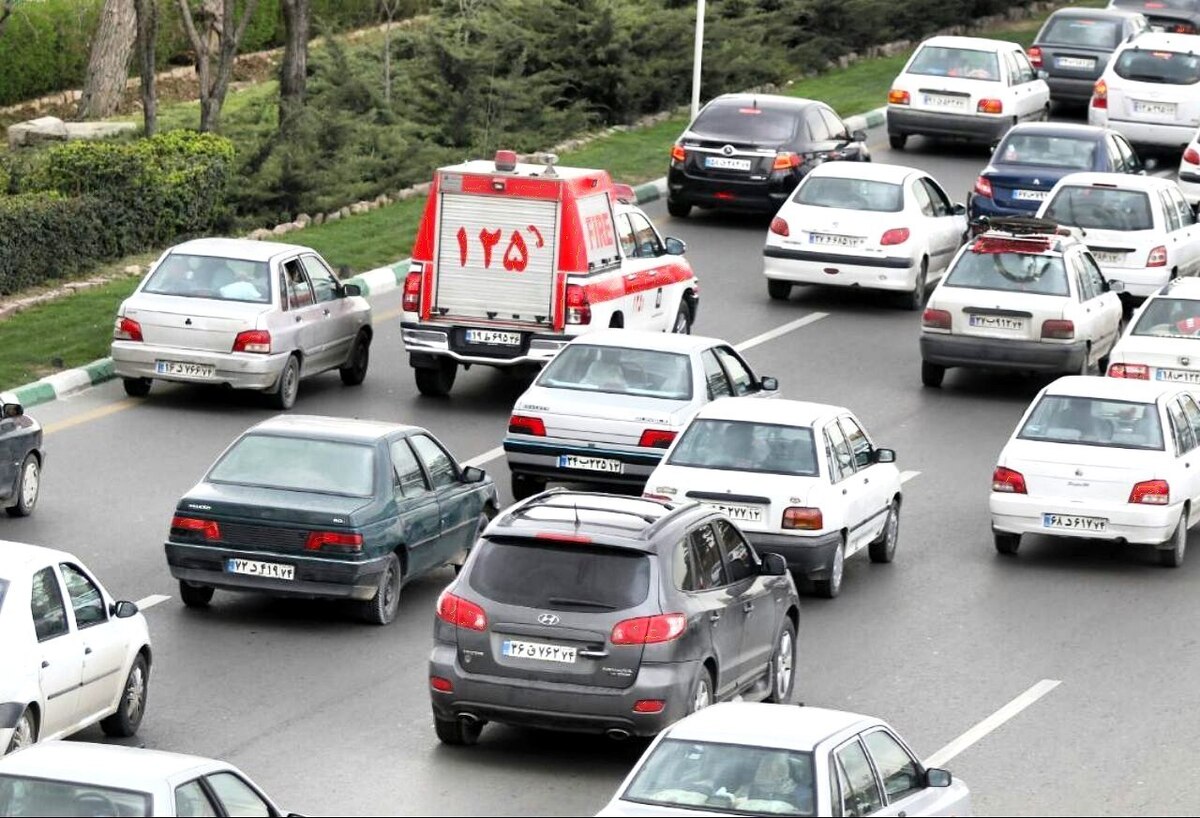 مدیر عامل آتش‌نشانی مشهد از استقرار  موتور سیکلت های سیار و خودرو های امدادی این سازمان در  مسیر های منتهی به دو آرامستان بهشت رضا(ع) و رضوان با هدف تامین ایمنی شرکت کنندگان در  آیین سنتی ایام «چراغ برات» در این شهر  خبر داد.
