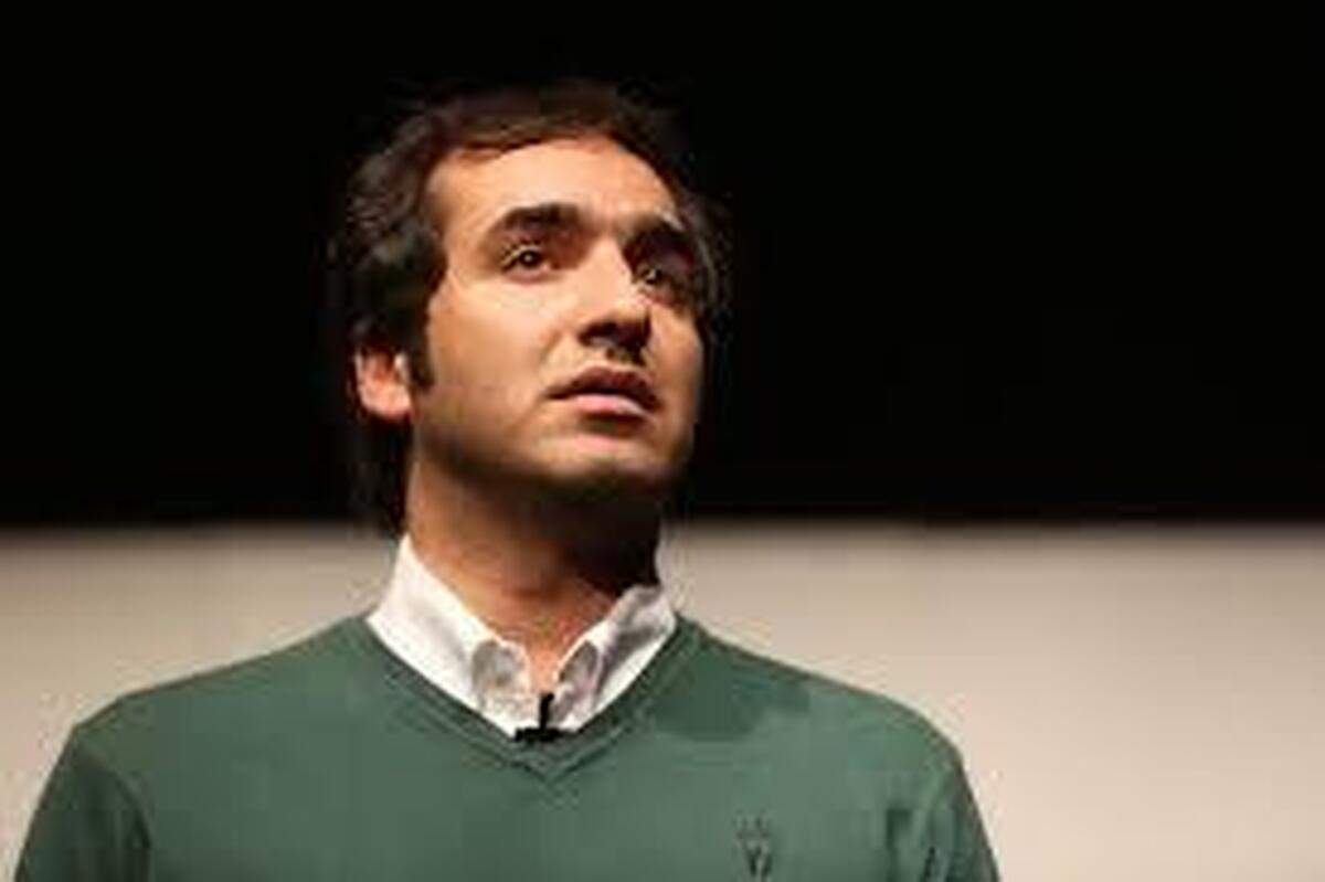 کارگردان «هرکسی یا روز می‌میرد یا شب من شبانه‌روز» گفت: ما هر کدام باید به سهم خودمان کاری کنیم، گیاهی بکاریم، نوری باشیم، بذری باشیم و همه دست به دست هم دهیم و برای توسعه، آبادی و ایجاد فکر در جامعه تلاش کنیم که تئاتر بسیار آگاه‌کننده است.