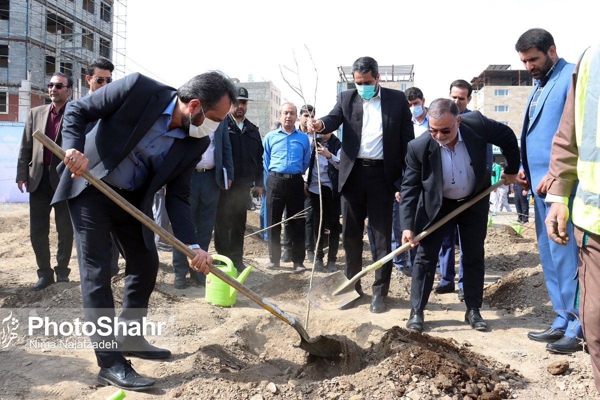 سرپرست شهرداری مشهد گفت: در آموزه‌های دینی ما به کاشت درخت تاکید شده است و همچنین به جهت وجود آلاینده‌های که در شهر‌ها وجود دارد این امر ضرورت دارد. به فضای سبز و توسعه آن به عنوان کالای لوکس نگاه نمی‌کنیم بلکه امری ضروری است.