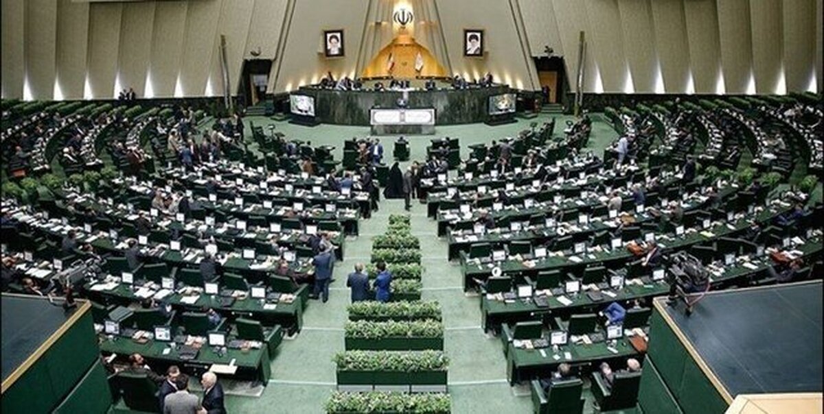 نمایندگان مجلس شورای اسلامی به دستگاه‌های اجرایی اجازه دادند به‌منظور افزایش بهره‌وری دستگاه‌های ‌اجرائی و افزایش رضایت‌مندی ارباب رجوع، به دستگاه‌های ‌اجرائی اجازه داده می‌شود براساس ضوابط و استاندارهای موضوع ماده (۳۹) قانون مدیریت خدمات کشوری در اجرای ماده (۶) قانون الحاق برخی مواد به قانون تنظیم بخشی از مقررات مالی دولت (۲) با تهاتر یا فروش اموال غیر منقول خود نسبت به تجمیع ‌ساختمان‌های پراکنده خود در تهران، ‌استان‌ها و شهرستان‌ها اقدام کنند.