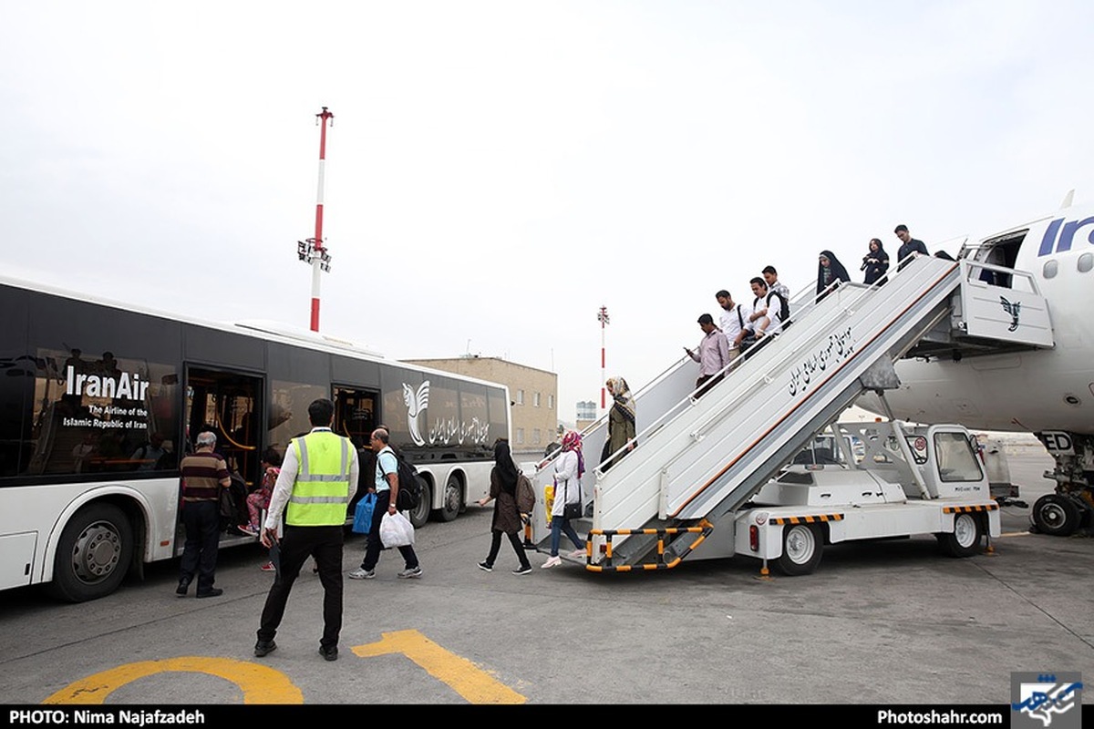 سخنگوی سازمان هواپیمایی از صدور ۶۰۰ مجوز پرواز فوق العاده در مسیر‌های داخلی و خارجی برای نوروز ۱۴۰۲ خبر داد و گفت: ۵۵۰۰ پرواز برنامه‌ای نوروزی در مسیر‌های داخلی برای شرکت‌های هواپیمایی برنامه ریزی شده است.