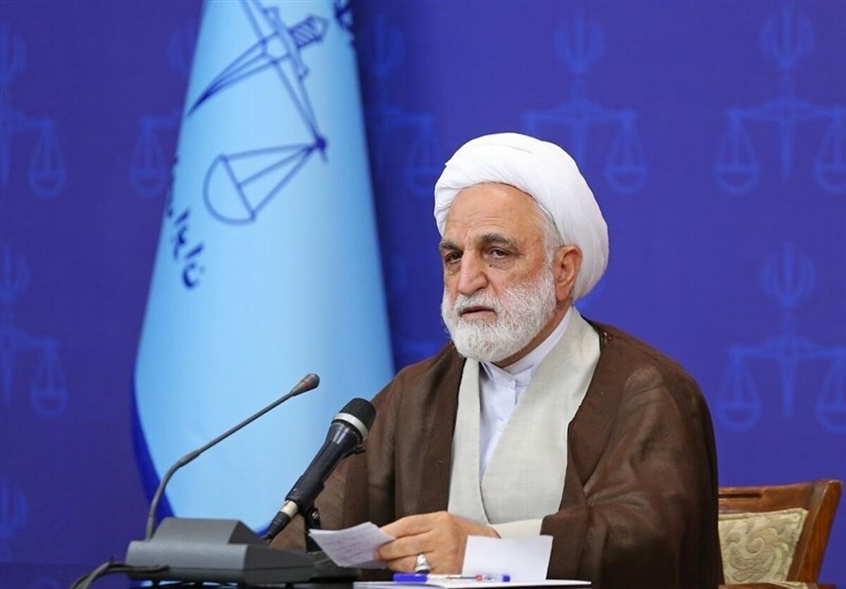 رئیس قوه قضائیه گفت: در استان اصفهان مسائل و مشکلاتی از لحاظ داخل شهر بودن زندان‌ها وجود دارد که تلاش خواهیم کرد اقداماتی را در راستای جابجایی آن‌ها انجام دهیم.  