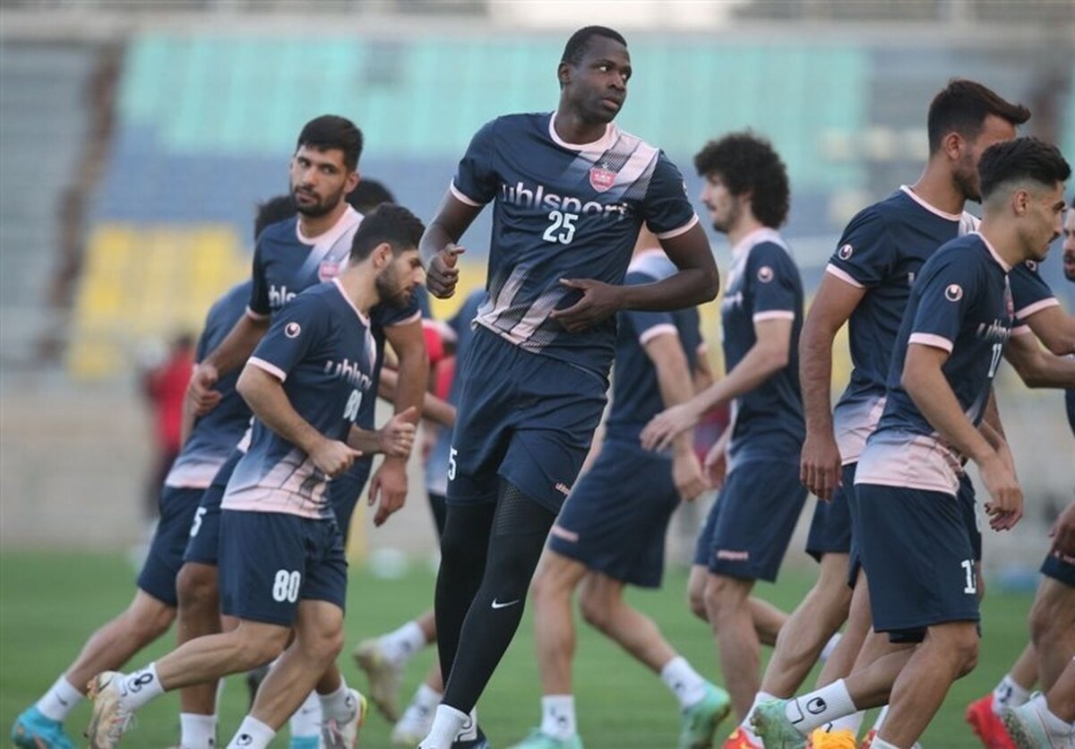 سرمربی پرسپولیس روی دو بازیکن تیمش برای بازی با سپاهان حساب نمی‌کند.