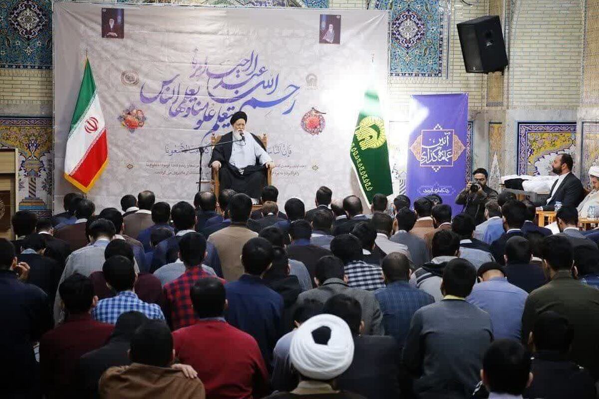 نماینده ولی فقیه در استان خراسان رضوی گفت: باید طلابی در دل روحانیت پرورش پیدا کنند که از آموزش‌های آکادمیک نیز بهره‌مند باشند و از به‌روزترین علوم آگاهی پیدا کنند.
