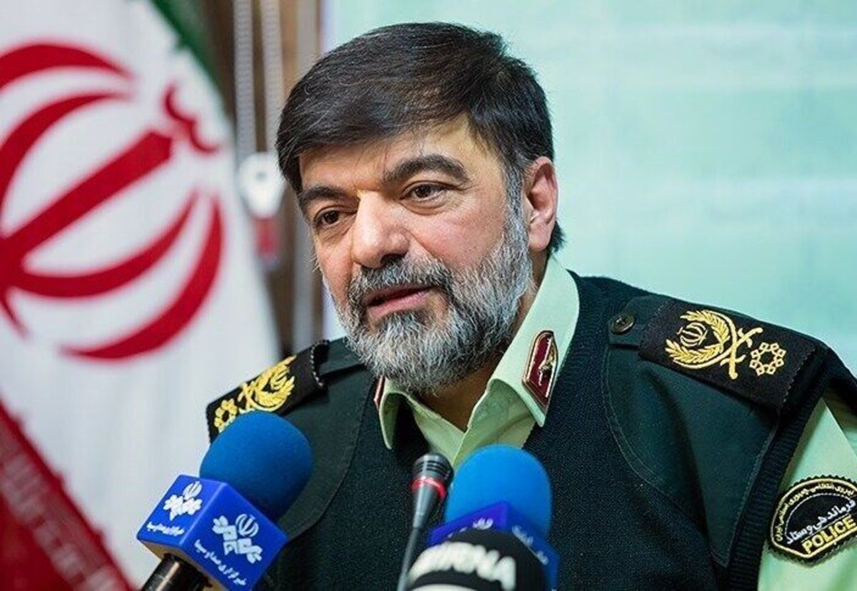 رئیس پلیس کشور با تاکید بر تمرکز ویژه برای مقابله با مفسدان اقتصادی گفت: باید فضا برای مفسدان اقتصادی ناامن شود؛ از طرفی، استقرار پلیس در گمرکات باید هدفمند، هوشمند، توسعه و سازمان یافته باشد، گمرکات باید به صورت کامل در تصرف اشراف اطلاعاتی پلیس باشند.