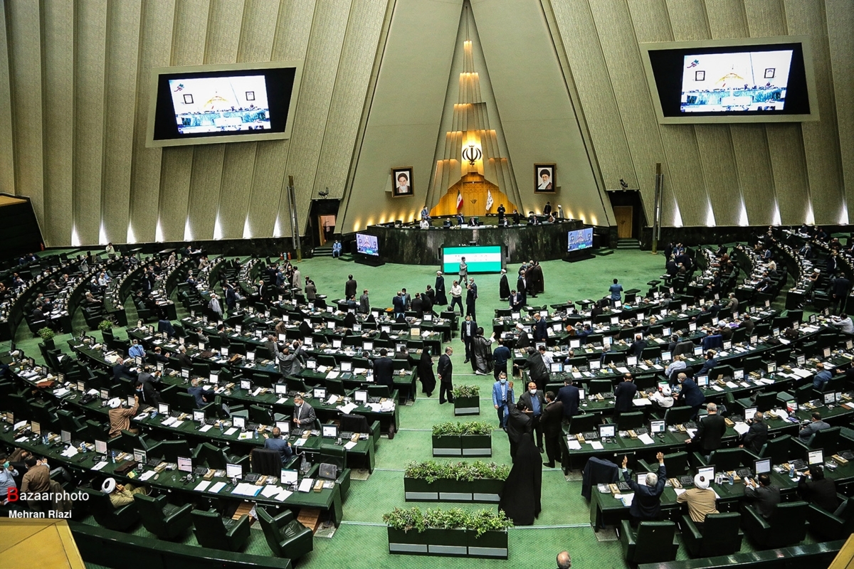 نمایندگان مجلس تصویب کردند که سنوات خدمت بازنشستگی برای کسانی که تا پایان سال ۱۴۰۲ بازنشسته می‌شوند، در صورت تقاضای افراد به مدت دو سال افزایش پیدا کند.