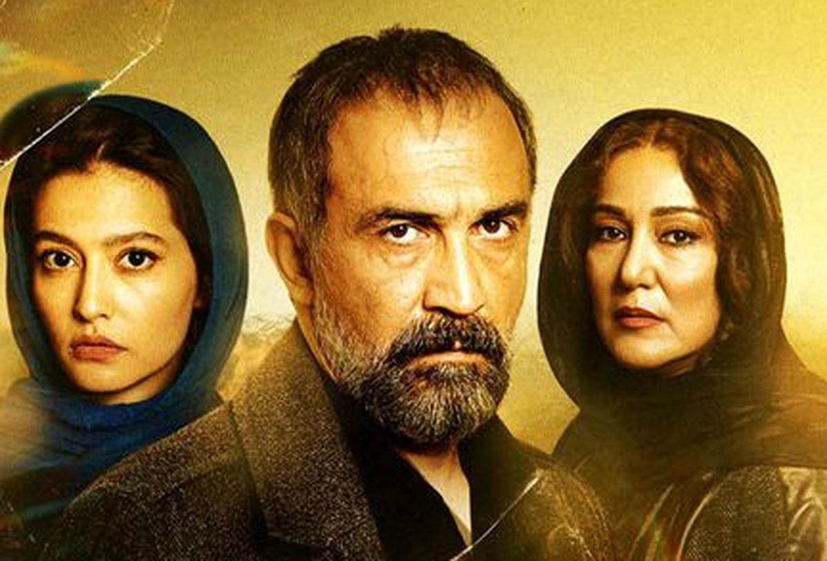 قسمت اول از فصل سوم سریال «پوست شیر» روز چهارشنبه ۱۰ اسفند ۱۴۰۱ منتشر شد. بعد از این‌که شخصیت‌های اصلی در انتهای فصل دوم متوجه زنده‌بودن ساحل شدند، این قسمت به آغاز مسیر جدید شخصیت‌ها می‌پرداخت.