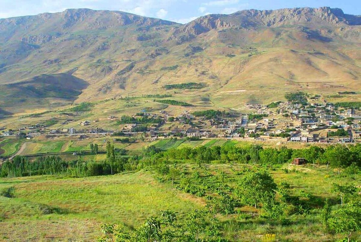 شهرکرد در غرب ایران و در استان چهارمحال و بختیاری قرار دارد. اطراف آن را کوه‌ها احاطه کرده‌اند و به دلیل طبیعت زیبای خود از جمله دریاچه‌ها، آبشار‌ها و جنگل‌ها شناخته شده است.