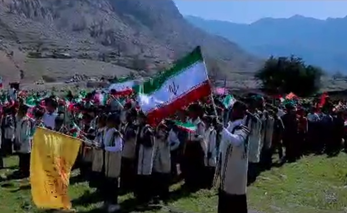 سرود «سلام فرمانده» را به زبان بختیاری در منطقه گردشگری آرپناه شهرستان لالی ببینید.