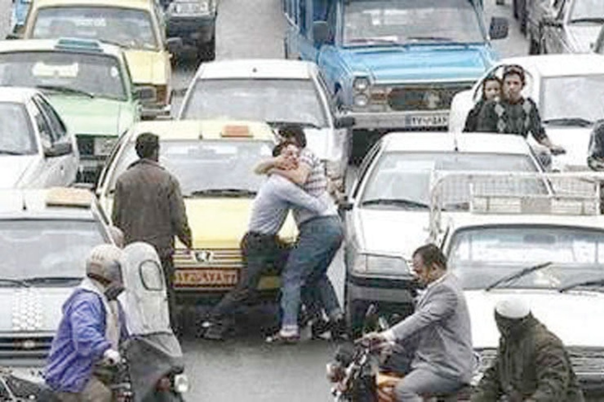 تماشاگری تماشاگر فعال است که پیشنهاد می‌دهد، انتقاد می‌کند و به هوای بقیه نیست.