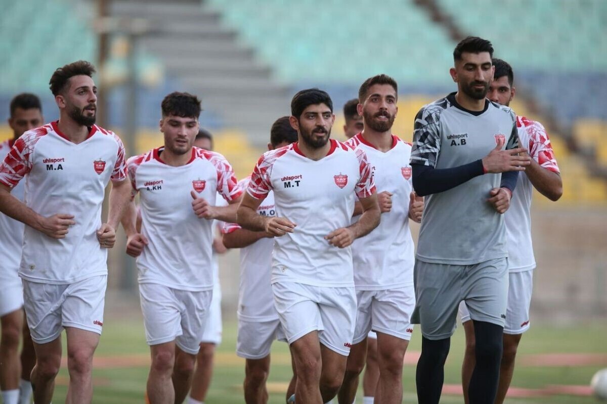 تعدادی از بازیکنان پرسپولیس از وضعیت مالی باشگاه ابراز گلایه کردند.