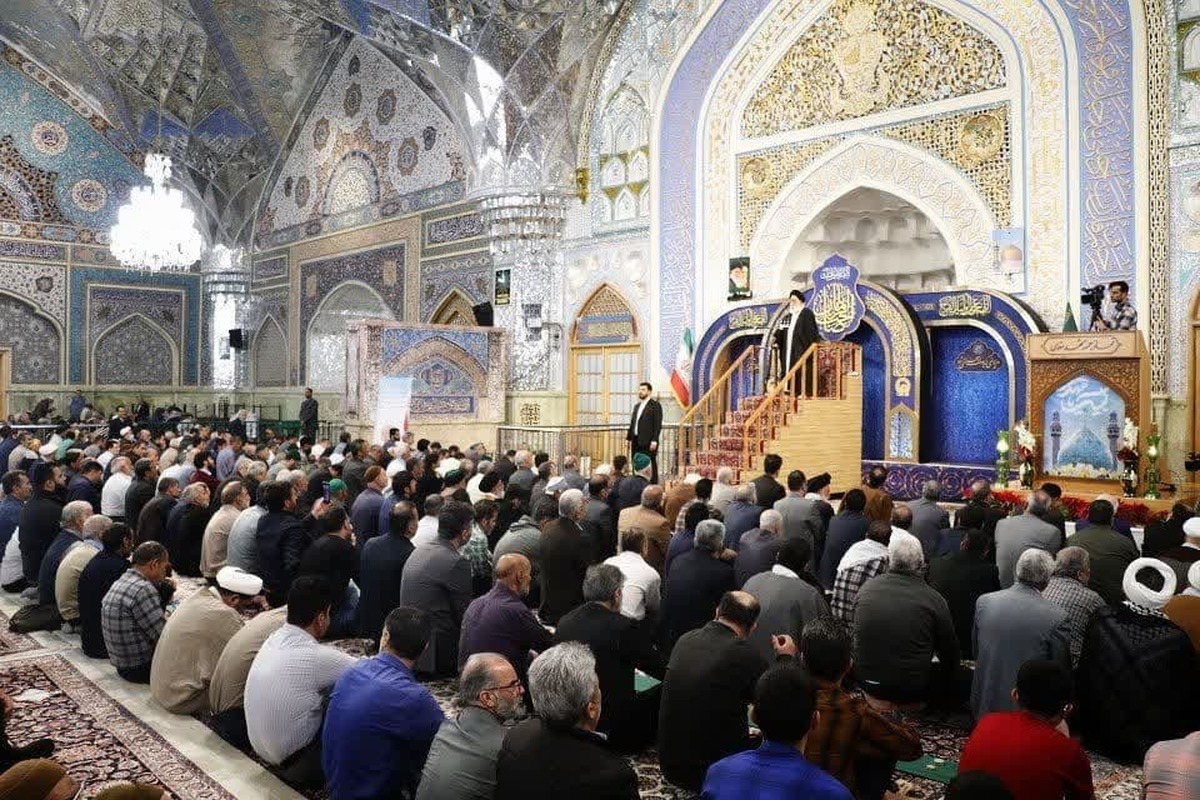 نماینده ولی فقیه در استان خراسان رضوی گفت: شما ببینید دشمن تا کجا در ناامیدکردن ما ایستاده است؛ تا حدی که به جان دختران معصوم و بی‌گناه ما افتاده‌اند و حتی در دبستان‌ها، هراس مسمومیت سازی را به جان و دلشان انداخته تا حس امنیت را از مردم ما بگیرند.
