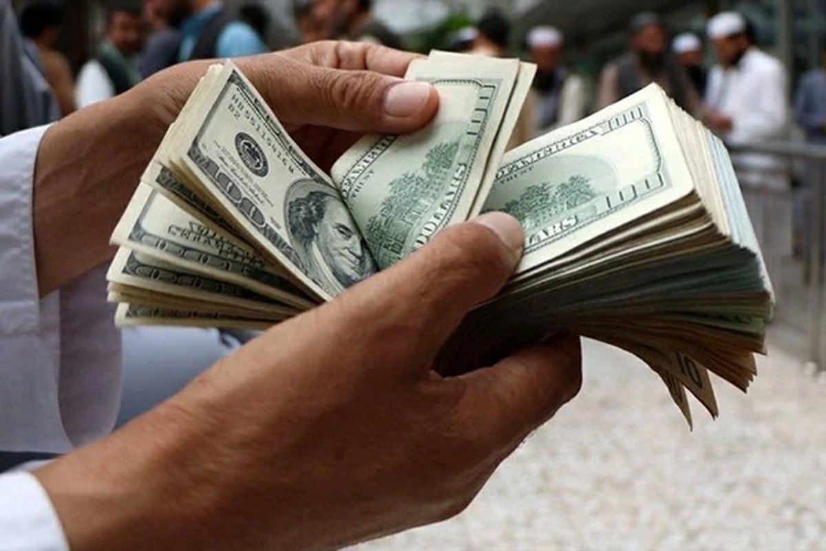 پس از اعلام خبر توافق ایران و عربستان برای از سرگیری روابط دو جانبه، قیمت دلار در بازار آزاد و معاملات غیررسمی این ارز، با کاهش جدی مواجه شد. به این ترتیب این روزها دلار با سیگنال بهبود روابط خارجی ایران، مسیر نزولی را در پیش گرفته است. اما آیا موج ریزشی دیگری در راه است؟