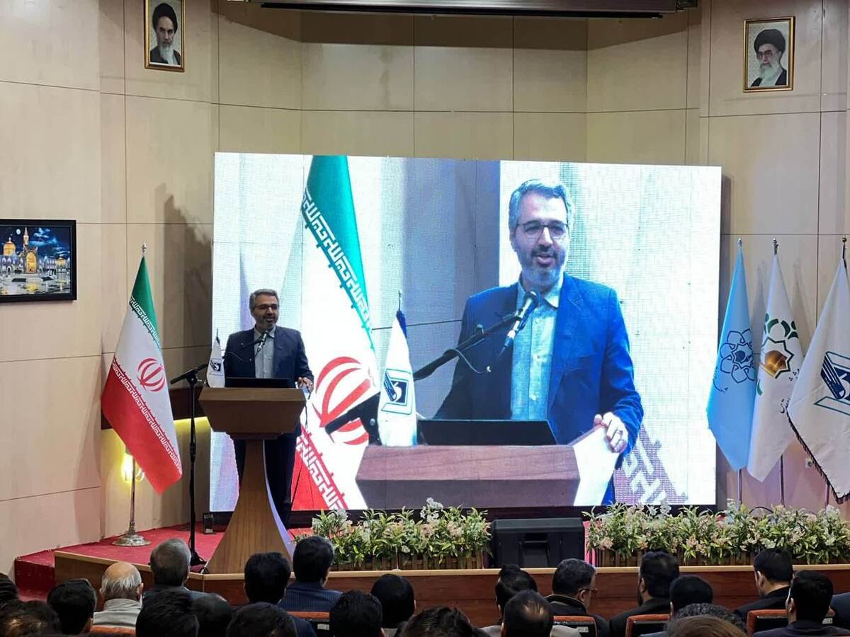 رییس کمیسیون حمل و نقل شورای اسلامی شهر مشهد گفت: حمل و‌نقل دارای ابزارهایی است و مزایای و معضلات خودش را هم دارد، آلودگی هوا و تصادفات از جمله این معضلات است، قطارشهری از کم آسیب ترین مد های حمل و نقل برای مردم است. 