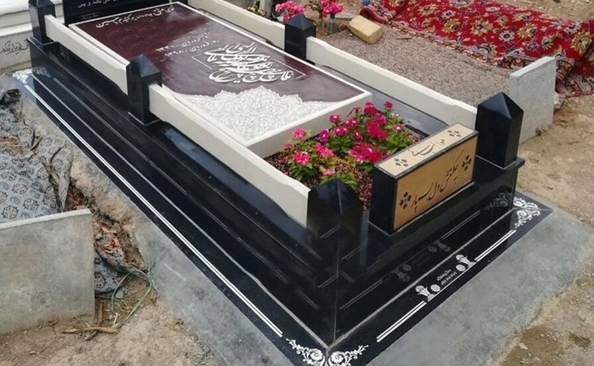 قیمت قبر در آرامستان تپه سرخه لواسان بین ۶۰۰ میلیون تا یک میلیارد تومان تعیین می‌شود؛ در حالی که بنا به گفته مدیرکل راه و شهرسازی استان تهران، این زمین دولتی توسط افرادی تصرف شده بود و حالا آزادسازی شده است.