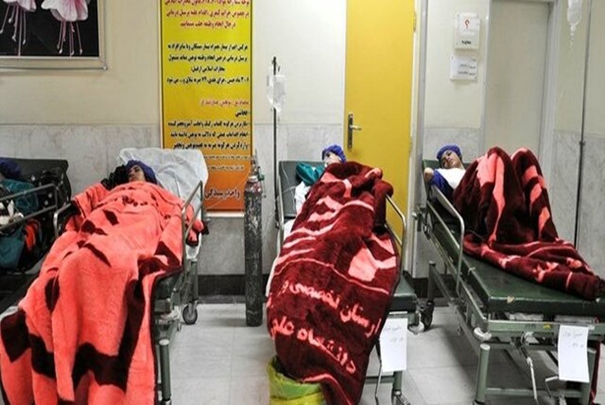 رئیس اورژانس لرستان از مسمومیت ۱۵ نفر از دانش آموزان دبیرستان دخترانه احمدیه بروجرد به علت نشت گاز خبر داد.