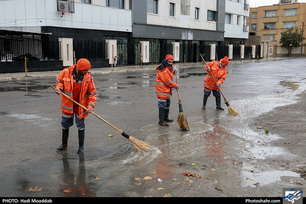آماده‌باش بیش از ۱۰۰۰ پاکبان و نیروی خدمات شهری در پی بارش رحمت الهی در مشهد