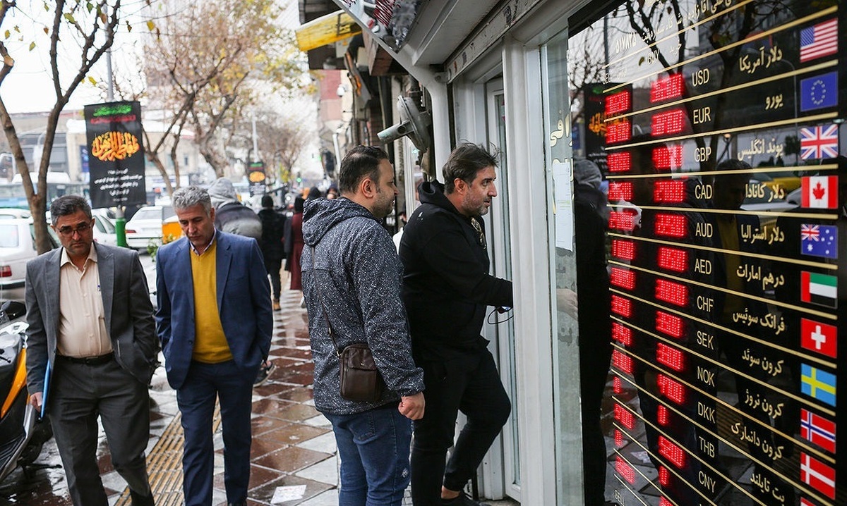 بازار ارز به توافق ایران و عربستان واکنش مثبت نشان داد و از صبح امروز و با شروع معاملات قیمت‌ها ریزشی شده است.