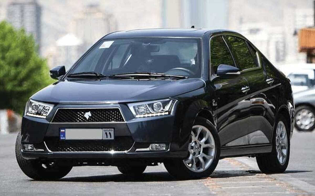 سدان پرطرفدار ایران خودرو در راه است. سنسور‌های نور و باران هم به‌عنوان آپشن‌های جدید دنا پلاس توربو اتوماتیک مشخص شده‌اند.