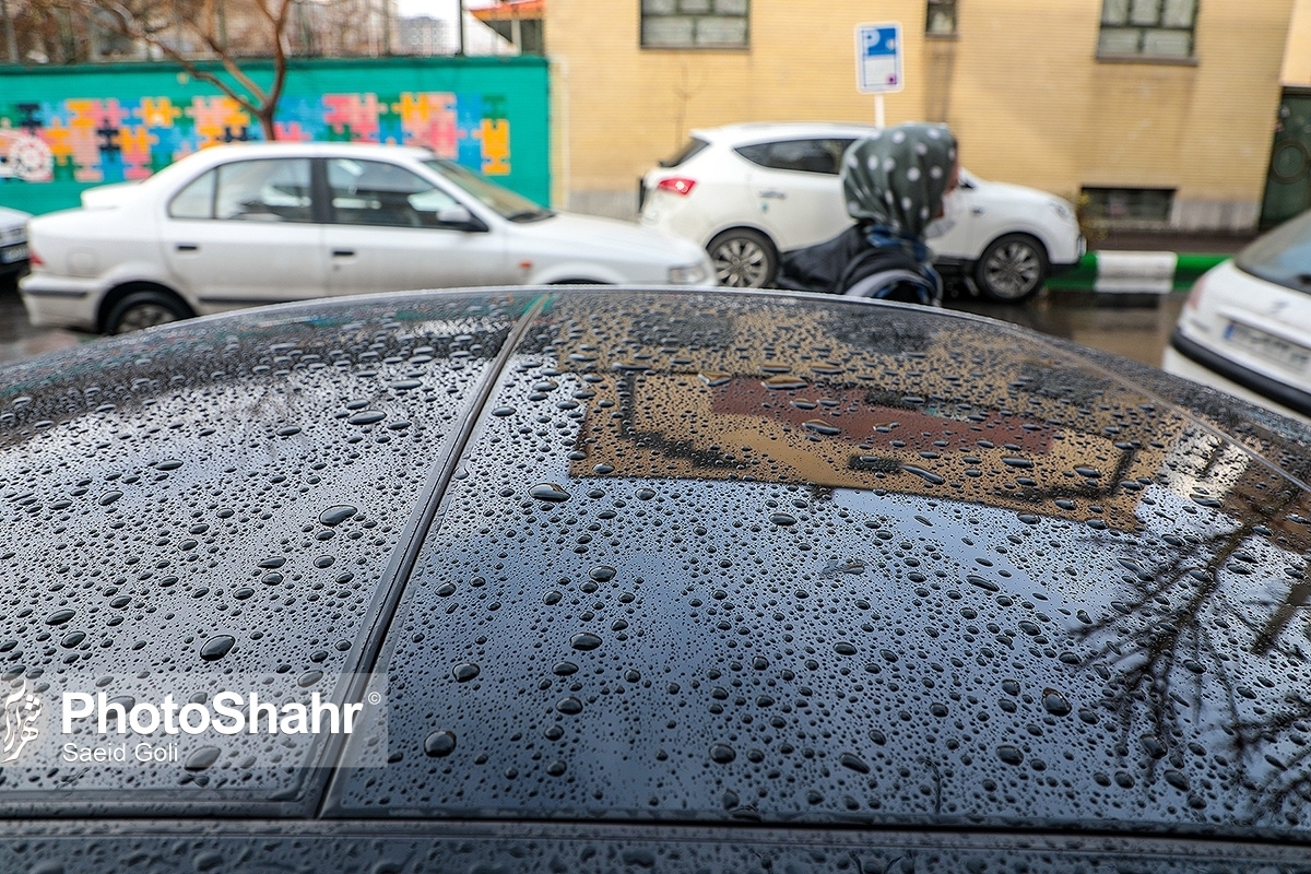 کارشناس مرکز پیش‌بینی هواشناسی خراسان رضوی ضمن اشاره به بارش باران در برخی مناطق استان، گفت: از فردا تا روز پنج شنبه دمای هوای نسبت به امروز بین ٢ تا ۴ درجه کاهش خواهد داشت. 
