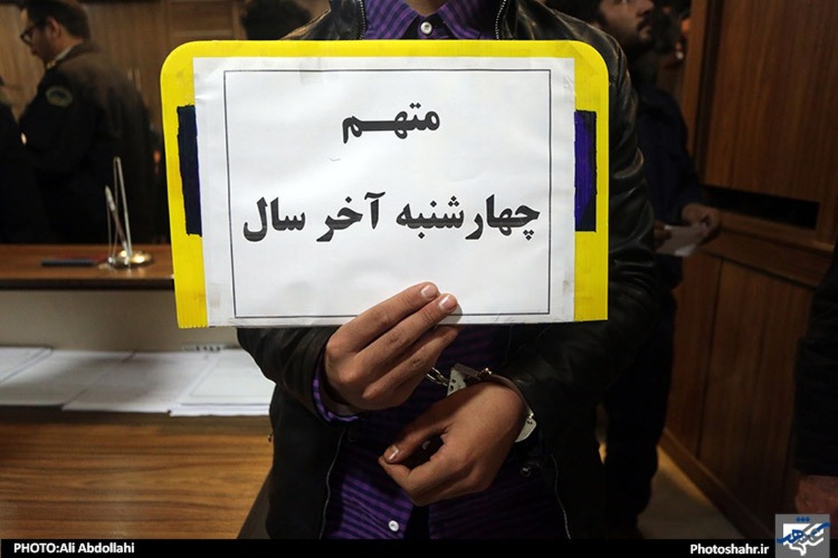 معاون حقوق عامه و پیشگیری از جرم دادستان عمومی و انقلاب مرکز خراسان رضوی گفت: به همه افرادی که مواد محترقه می‌خرند، می‌فروشند و حمل و نگهداری می‌کنند تذکر می‌دهم؛ زیرا طبق قانون این افعال جرم‌انگاری شده و مجازات ها نیز سنگین است و تا ۲ سال حبس هم دارد.