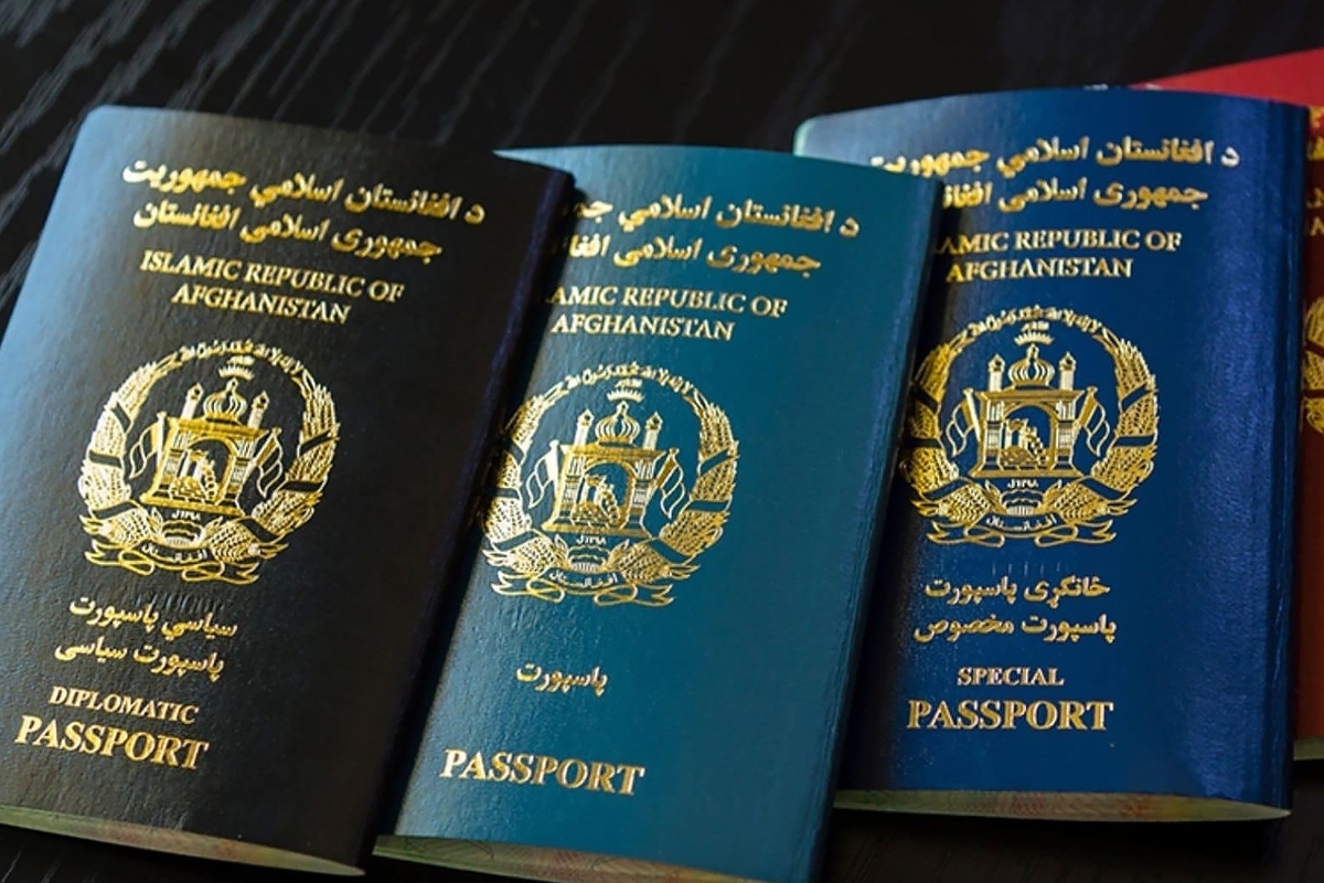 سفارت افغانستان در تهران از آغاز مجدد تمدید پاسپورت ها در این سفارت با استیکر جدید و همچنین بخشیده شدن جریمه پاسپورت‌های تمدید نشده خبر داده است.