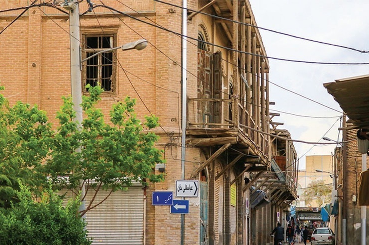 معاون زیارت و گردشگری سازمان فرهنگی و اجتماعی شهرداری مشهد گفت: زائران امام رضا و مجاوران حرم مطهر رضوی باید بافت تاریخی و هویت مشهد را بشناسند؛ «طرح گذر محلات» در راستای این هدف اجرا خواهد شد.