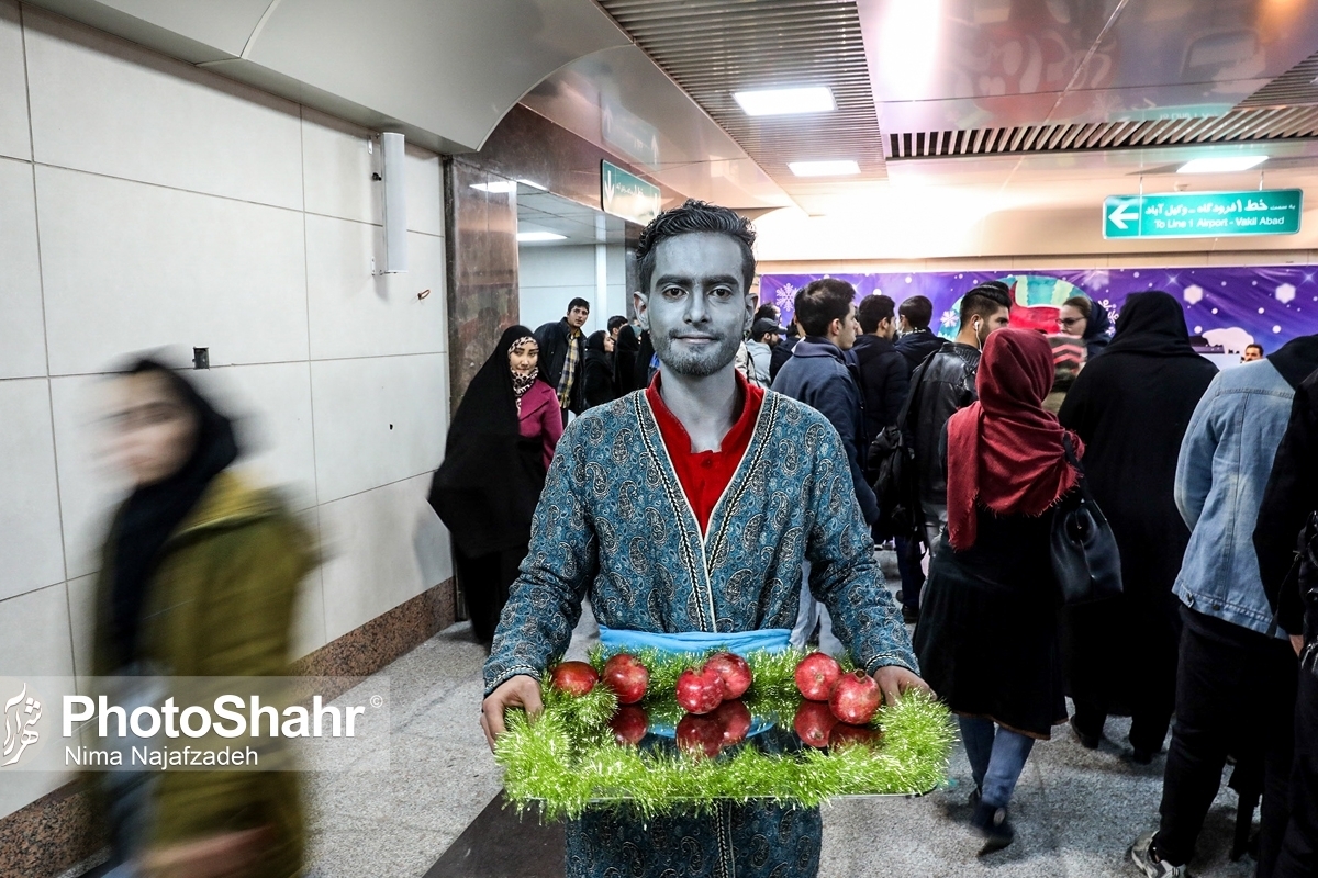مدیر عامل بهره برداری قطار شهری مشهد گفت: سرویس دهی قطارشهری در روز ۲۹ اسفند که روز پایانی سال است از ساعت ۷ الی ۳ بامداد ادامه خواهد داشت و در روز اول فرودین از ساعت ۷ الی ۲۲ در خدمت زائران و مجاوران علی بن موسی الرضا خواهیم بود. 