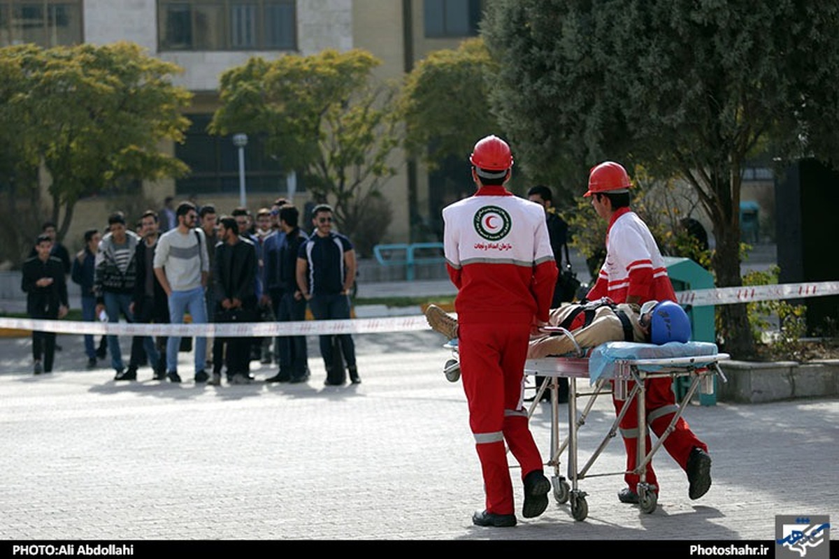 معاون امداد و نجات جمعیت هلال احمر خراسان رضوی گفت: امدادگران هلال احمر در کلانشهر مشهد به عنوان پشتیبان اورژانس و آتش نشانی در شب چهارشنبه آخر سال در حالت آماده باش هستند.