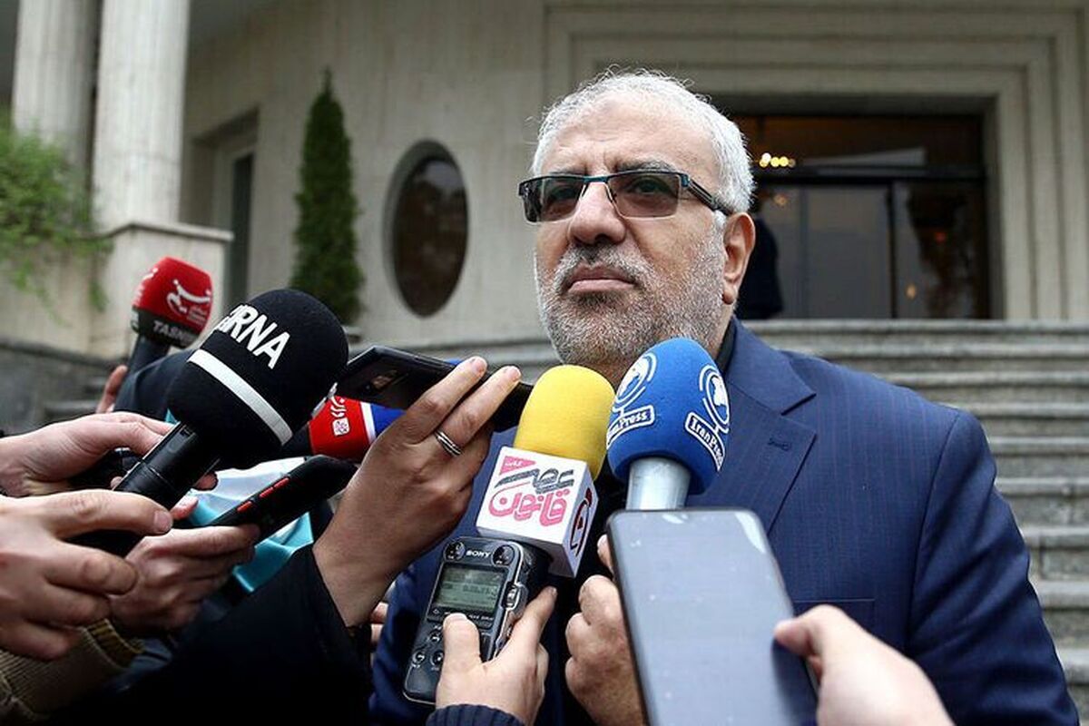 وزیر نفت گفت: پتروپالایشگاهی ۲۱۰ هزار بشکه‌ای در مجتمع پالایشگاهی آبادان طی چند روز آینده افتتاح می‌شود.