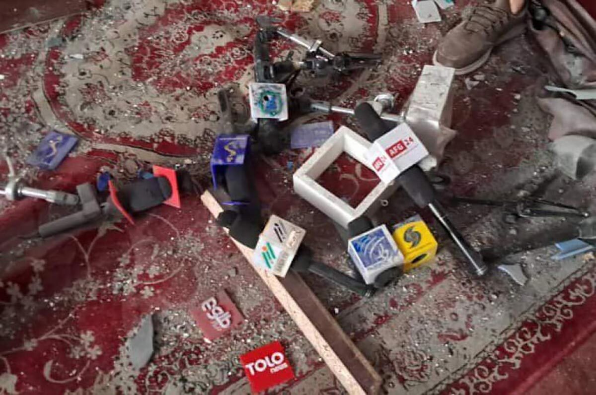 انفجار روز شنبه در شهر مزار شریف باعث شهادت ۳ تن و زخمی شدن ۳۰ تن دیگر شد که ۱۵ تن آن‌ها خبرنگار بودند. مسئولیت این انفجار را داعش برعهده گرفته است.