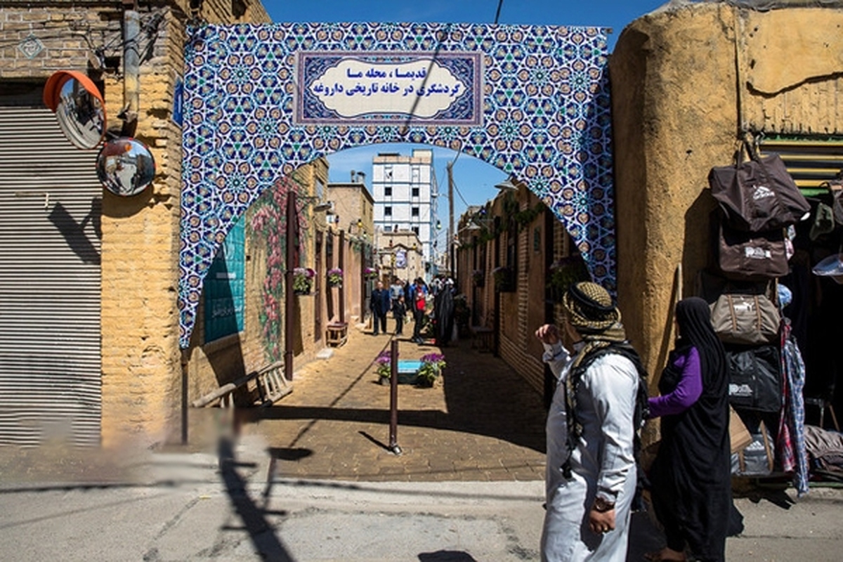 آیین افتتاحیه طرح «گذر محلات تاریخی» با حضور شهردار منطقه هشت مشهد، معاون شهردار و رئیس سازمان فرهنگی و اجتماعی شهرداری مشهد و نائب رئیس کمیسیون فرهنگی شورای شهر در گذر محله سرشورمشهد، برگزار شد.