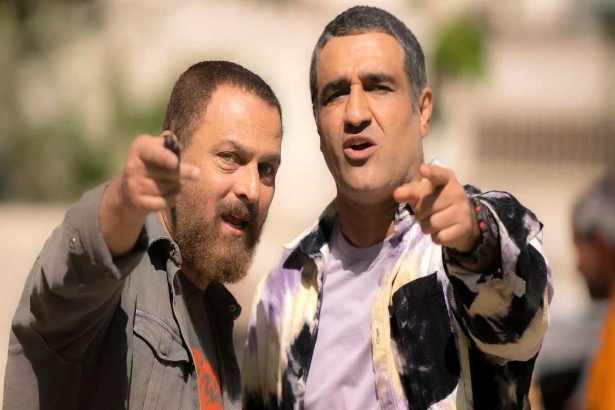 فیلم‌های «بخارست»، «خط استوا»، «ملاقات خصوصی» و «چپ راست» در هفته‌ای که گذشت، رویهم رفته ۵ میلیارد تومان فروش کردند. سه فیلم اول جدول فروش، شانه به شانه پیش رفتند و چپ راست با اندکی اختلاف در جایگاه چهارم قرار گرفت.
