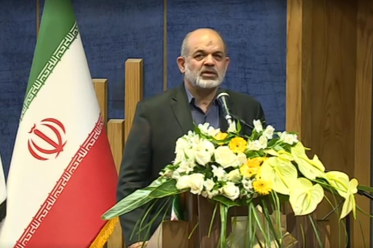 وزیر کشور گفت: در زمینه حمل‌ونقل عمومی باید نوسازی درست اتفاق بیفتد. اتوبوس قدیمی در شان مردم نیست. در دو سال و نیم باقیمانده از کار دولت باید نوسازی به طور کامل انجام شود.