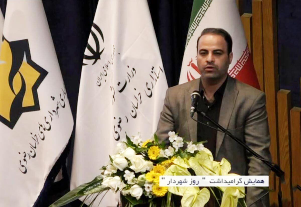 رییس سازمان شهرداری‌ها و دهیاری‌های کشور در خصوص مشکل پرداختی‌های شهرداران گفت: حقوق شهرداران بر اساس درجه بندی قانونی صورت می‌گیرد.