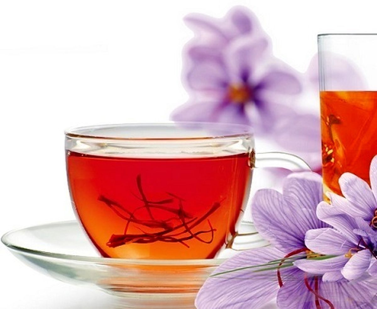 از خواص چای زعفران، کمک آن به کم کردن وزن است، تحقیقات نشان داده که این گیاه با افزایش میزان هورمون سروتونین، اضطراب و تنش را کاهش داده و جلوی پرخوری عصبی را می‌گیرد.