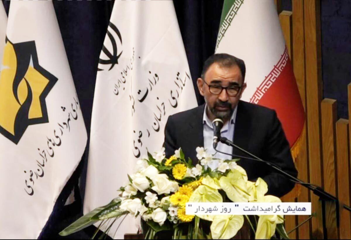 استاندار خراسان رضوی در همایش گرامیداشت روز شهردار با حضور وزیر کشور در مشهد گفت: برنامه معاون عمرانی استانداری در سال آینده این است که طرح تفصیلی و طرح جامع شهر‌های استان را به اتمام برساند. 
