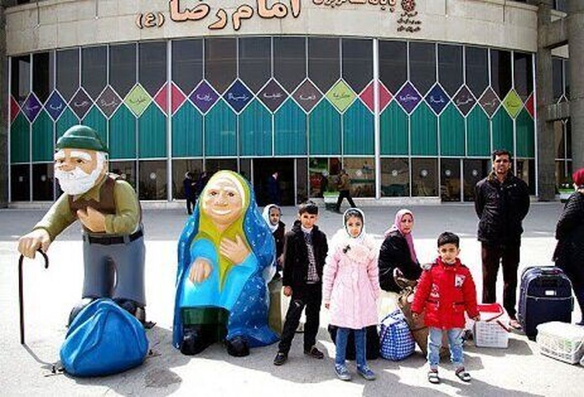 معاون زیارت و گردشگری استاندار خراسان رضوی در نشست ویژه قرارگاه خدمات سفر با حضور وزیر کشور از ورود بیش از یک‌میلیون و ۲۸۲ هزار و ۷۰۳ زائر به مشهد از ۱۵ اسفند تا به امروز خبر داد گفت: طبق آخرین آمار رسمی فقط در روز ۲۴ اسفند، ۱۴۴ هزار و ۹۷۸ زائر وارد استان شده‌اند و ۲۱۰ هزار و ۹۹ نفر هم در اقامتگاه‌ها اسکان یافته‌اند.