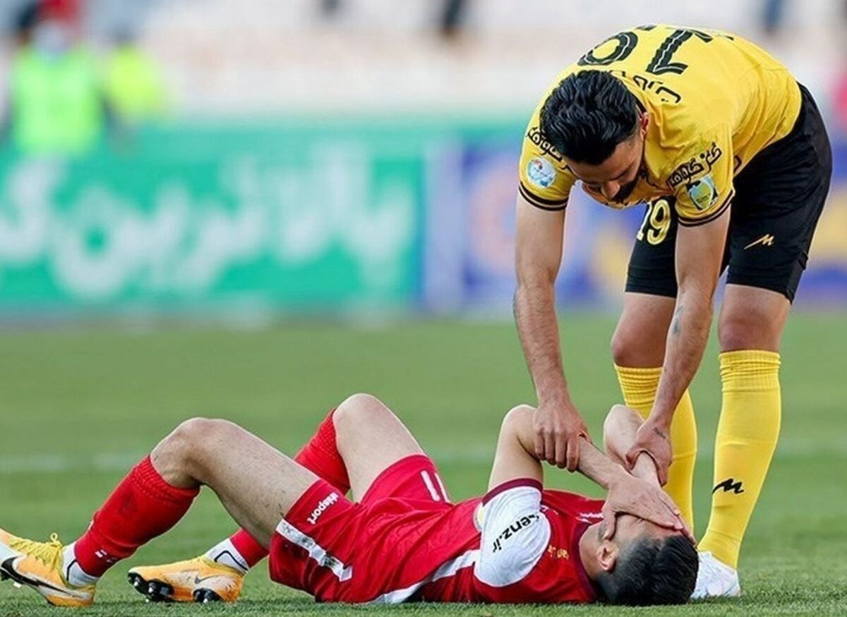مدافع میانی تیم پرسپولیس از همراهی دو بازی تیم ملی محروم شد.
